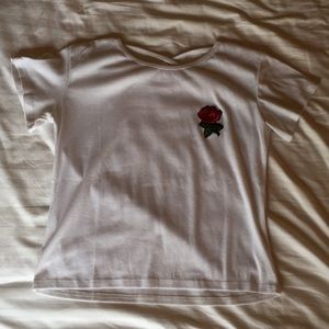 White rose embroidered T-shirt tee